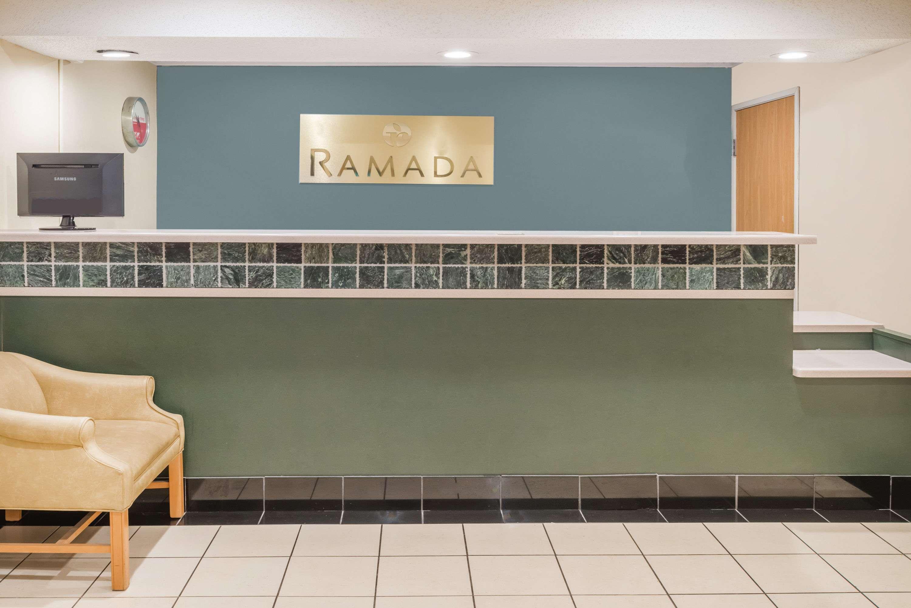 Ramada By Wyndham Columbia Hotel Exterior photo
